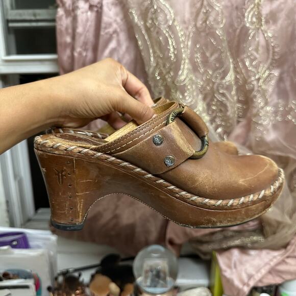 Frye Women’s Charlotte Ring Brown Distressed Heeled Clogs Mule Shoes Size 6 M - Picture 7 of 15